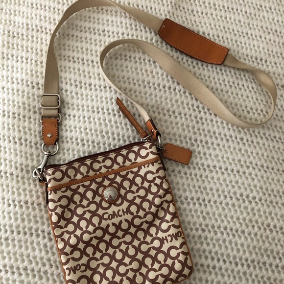 Classic Coach Crossbody - Picture 4 of 7